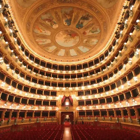 Porta Vicari With View In Downtown