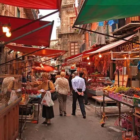 Porta Vicari With View In Downtown